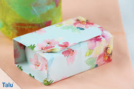 Der umschlag eignet sich gut für kleine botschaften. Origami Schachteln Aus Papier Falten Die Perfekte Geschenkbox Talu De