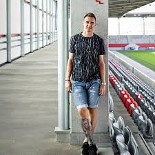 4,179 likes · 627 talking about this. Miroslav Klose Erzahlt Von Seinem Bewegten Leben In Seiner Biographie Stern De