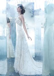 We would like to show you a description here but the site won't allow us. Brautkleid Der Woche Von Lazaro Hochzeitsblog I Brautsalat
