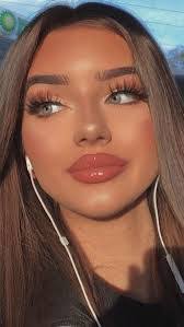 Caitlyn Jefferson's Instagram, Twitter & Facebook