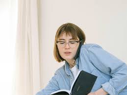 The average hourly pay for a financial coordinator is $19.71. Assistant Project Manager Job Description