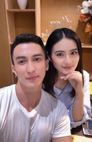 Hoa hậu Ý Nhi thân thiết bên một nhân vật nam lạ mặt