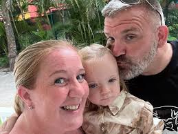 Passengers went into 'meltdown' as two unauthorised travellers removed from  TUI flight