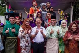 Motac Buka Penyertaan Tambah Baik Logo Tahun Melawat Malaysia 2020 Hokaloh Berita Hokaloh News Fashion Academic Dress Dresses