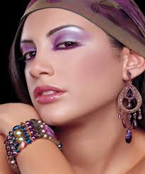 Egyptmakeup: طريقه رسم العيون بالايشادو والالينر.