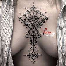 Bói bài là một trong những hình thức bói truyền thống phổ biến để dự đoán về vận mệnh của mình trong phạm vi thời gian gần trong ngày, dựa vào số lần xáo bài và lọc bài để chọn ra được ngẫu nhiên các bộ đôi bài trùng nhau hoặc tứ quý để xác định dự đoán các việc sẽ đến ở tương lai gần 24h. 101 Hinh XÄƒm á»Ÿ Ngá»±c Ä'áº¹p Nháº¥t Cho Ná»¯ I Hinh XÄƒm Cho Ná»¯ Viá»‡t Red Tattoo