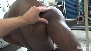 Jayden pump his steel muscles - XNXX.COM