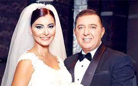 Hande fırat ve eşi murat özvardar'dan suriye'nin yağmalanması ile ilgili olarak ortaya farklı bir iddia ortaya çıktı, olaya göre fırat'ın eşi murat özvardar suriye sanayi bölgesinde yağlama yaptı ve orada olan fabrikaların türkiye'ye taşındığı iddia edilmişti, konuyla alakalı olarak ise bunun bir suç teşkil ettiği ifade edilmişti. Esi Murat Ozvardar In Gecmisi Hande Firat In Basini Agritacak Dailymotion Video