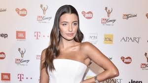 View all julia wieniawa pictures. Bszs8dnydwea4m