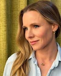 Elisa Solomon's Instagram, Twitter & Facebook