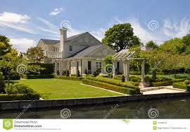 Yelp is a fun and easy way to find, recommend and talk about what's great and not so great in neef and beyond. Mona Tal Schones Haus U Garten Christchurch Stockbild Bild Von Aktivitat Avon 17359013