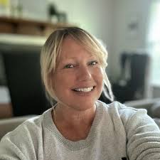 What is the dress code for restaurants in Reykjavik?