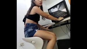 Folle a mi hermanastra y me corrí en su cara - XNXX.COM