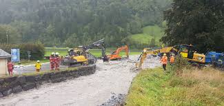 Wetterreporter marco kaschuba ist vor ort und zeigt die reißenden flüsse. Uberschwemmungen Und Hochwasser In Teilen Der Schweiz Top Online