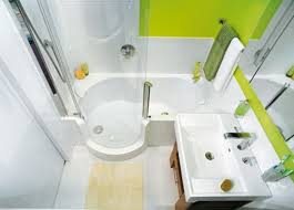 Cu ajutorul usilor glisante din sticla securizata, puteti economisi spatiu in baie. Este Clar DacÄƒ Avem Bucataria Mica Nici Baia Nu Poate Fi Altfel 20 De Bai Mici Cu Decor Modern Amenajate Ergonomic