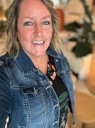 Peggy Brawner's Instagram, Twitter & Facebook