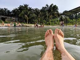 Dari kolam pemandian, kamu bisa menikmati panorama pegunungan menoreh dan candi umbul yang indah. Sg Lalang Hotspring Semenyih Gogocampervan
