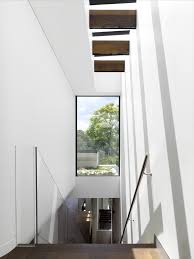 Reclaim lost ground and turn a frustrating slope into a sloped flower bed with one of these ideas. This House Design On Sloped Land Highlights All Benefits Of Hillside Homes Architecture Beast