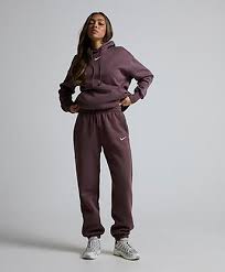 The Development And Effect Of Men's Workplace Tracksuits In Modern Workwear