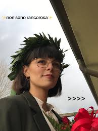 Maria Vittoria Bertolino enticing live shows