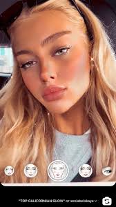 Ayla Farhan's Instagram, Twitter & Facebook