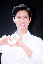 Annyeonghaseyo potret ganteng park bo gum dengan rambut panjangnya, yuk langsung aja tonton!! Park Bogum Cut His Hair Short Looking Fresh With His Signature Look