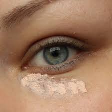 Tipps Tricks Wie Sich Concealer Nicht In Die Faltchen Sammelt