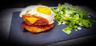 Oeuf Au Plat Sur Galette De Pomme De Terre Et Steak Hache Ingredients 2 Oeufs 2 Steaks Hache 2 Tranches De Ched Galette Pomme De Terre Steak Hache Oeuf Au Plat