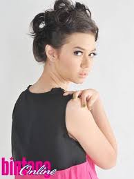 Yuki Kato Tabloid Bintang Photoshot Bintang