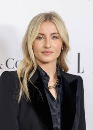 Thank you for adding me to the group! I'm Suzanne from The Netherlands and  I have been a fan since I was 10 years old. I just found this special  behind the