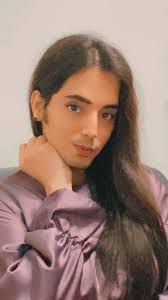 احتاج رجلاً يشعرني بأنوثتي 🩷.