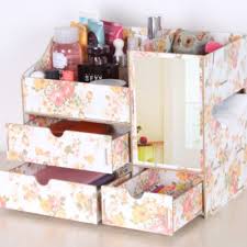 Hello guys.kali ini aku buat video diy kotak make up. Inilah 10 Rekomendasi Makeup Organizer Yang Cantik Dan Membuat Meja Rias Anda Semakin Rapi