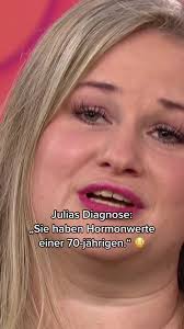 Die Wechseljahre: Für manche Frauen verändert sich in dieser Phase der  hormonellen Umstellung nichts, bei manchen alles. Für Julia kamen sie aus  dem Nichts. Wie sie das aufgenommen hat und welche ...