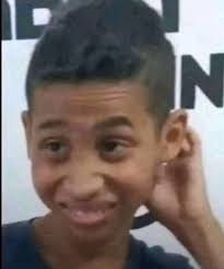 Ryzen CPU SPECS: Processor: Ryzen 3 3200G RAM: Hynix 8GB 26000 MHz DDr4  VCard: AMD Vega Graphics Neutron Case