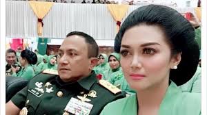 Namun, anda harus ingat bahwa mantan anda membuat luka di hati anda. Ramai Istri Tni Nyinyir Di Medsos Bella Saphira Tulis Kata Kata Bijak Kadang Kita Perlu Abaikan Tribun Jakarta