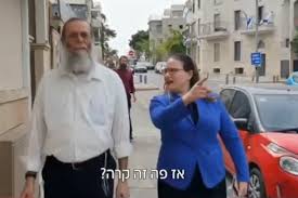 .עימותים אלימים בהפגנות ביפו | תיעוד עשרות יהודים וערבים הפגינו אחרי תקיפת ראש ישיבת הההסדר, הרב אליהו מאלי. Nvtgxphrcrdn M