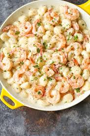 Shrimp And Gnocchi With Garlic Parmesan Cream Sauce Recette Recettes De Cuisine Recette Repas Nourriture