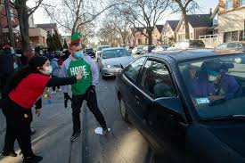 The same procedure as last year, miss sophie? (zu deutsch: Hundreds In Little Village Receive Groceries For Christmas Dinner As Chicago Food Need Surges Chicago Tribune