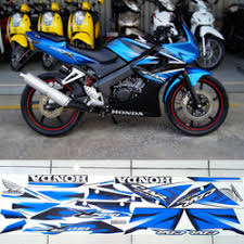 Sticker atau striping model thailand untuk aksesoris sepeda motor honda cbr 150r, dengan model dan warna terbaru akan menjadikan tampilan sepeda motor cbr 150r anda semakin sporty, striping atau sticker sepeda motor cbr 150r bisa anda beli dengan harga eceran, partai dan lainnya. Jual Striping Cbr 150 Old Murah Harga Terbaru 2021