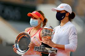 Iga świątek s'impose sans trembler contre kostyuk. Iga Swiatek Po Zwyciestwie W Roland Garros To Cos Szalonego Co Roku Ogladalam Jak Rafa Nadal Podnosi Tutaj Trofea A Teraz Sama Podnosze Kurier Lubelski