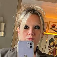 8mai 🇫🇷🎖️ 4 pompiers décorés dont 3 pour acte de courage et de  dévouement. Ce week-end, dans le cadre des cérémonies du 8 mai, c'est à  Beauvais que Me Corinne ORZECHOWSKI, préfète