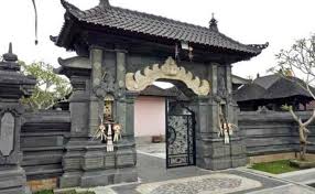 Pakaian adat bali madya adalah busana yang biasa digunakan dalam suatu upacara atau persembahyangan ke pura. Rumah Adat Bali Beserta Gambar Keunikan Fungsi Ciri Khasnya