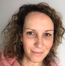 Dina Elliott's Instagram, Twitter & Facebook