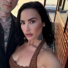 Amber DeLeon 🏳️‍🌈 (@Txsnightingale)