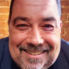 Unser Hitparaden-Roadtrip ist gestartet! 🎸🚘 👉 Welcher Song darf auf  eurem Roadtrip niemals fehlen? Schreibt's uns in die Kommentare! 💛 #swr  #swr1 #hitparade #roadtrip #musik #klassiker #rock