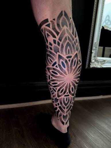 Calf mandala dotwork made by @piotr.dot.glodas Part of mandala still fresh another part healed 2 months and other more than 2months… @jonnylythgoe finally we did it 💪🙊. Thank you for trust and