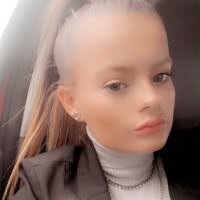 Leah Potts's Instagram, Twitter & Facebook