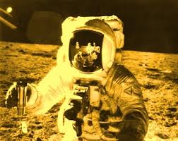 Check spelling or type a new query. O NouÄ Teorie A ConspiraÅ£iei De Ce N Apar Poze Cu Neil Armstrong Primul Om Pe LunÄ Secretele Lui Lovendal