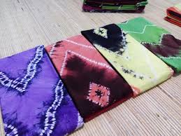 Awalnya model baju ini banyak dipakai oleh masyarakat banjarmasin. Motif Sasirangan Dan Model Baju Sasirangan Gambar Dan Penjelasannya