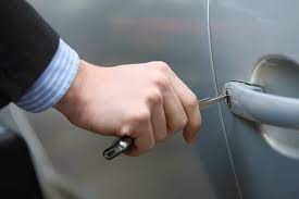 If you are stuck, it sure is a difficult situation to unlock the trunk without alerting the alarm system in your car. How A 24 Hour Locksmith In Tyler Tx Opens Your Car Door Hi Way
